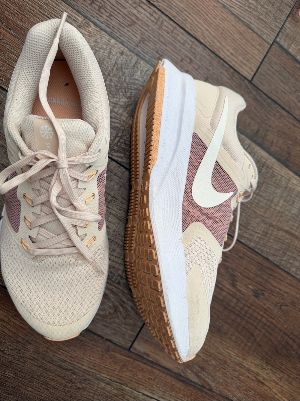 Nike Women's Beige Cream Running Sneakers with Mauve Mesh Shifter 3